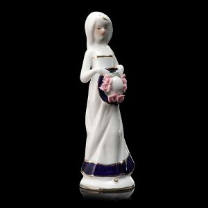 Сувенир керамика "Агнеса в белом платье с синими оборками и шляпкой с цветами" 16х5,5х4,5