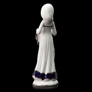 Сувенир керамика "Агнеса в белом платье с синими оборками и шляпкой с цветами" 16х5,5х4,5