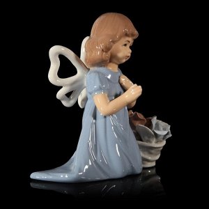 Сувенир керамика "Девочка в голубом платье с корзиной роз" 14х12,5х6,7 см