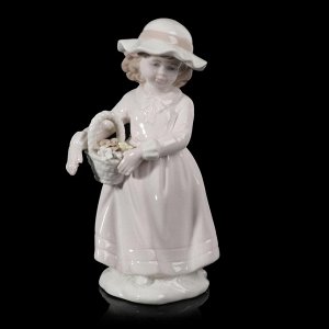 Сувенир керамика "Девочка в шляпке с корзинкой с цветами" 19,5х9х9 см