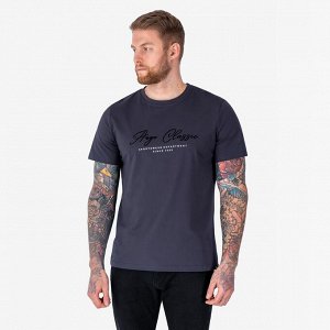 Футболка Фуме
Мужская футболка с круглым вырезом горловины (принт "Argo Classic Sportswear Department").
Материал:
Cotton - материал из натуральных волокон, который удобен в носке, быстро впитывает и 