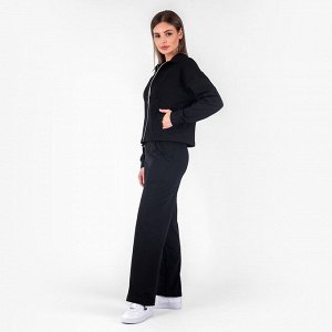Костюм Черный
Женская куртка-толстовка на молнии, с отложным воротником, карманами в рельефах, с кулиской по низу изделия.
Женские брюки с притачным поясом, кокеткой, рельефными линиями и кулиской по 