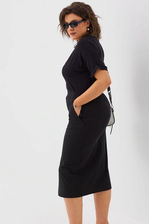 Юбка Юбка BegiModa 5014 чёрный 
Состав: ПЭ-65%; Хлопок-35%;
Сезон: Лето
Рост: 170

Элегантная юбка миди без подкладки, прямого кроя - идеальный выбор для создания стильных образов. Её универсальность