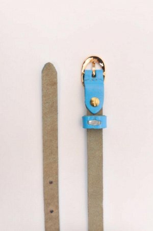 Ремни Ремень голубого цвета с золотистой пряжкой
					    Длина изделия: 114 см,&nbsp; ширина 1.3 см.
					    Состав: Экокожа.