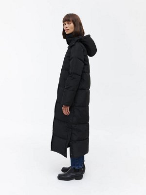 Oversize пуховик с воротником и капюшоном