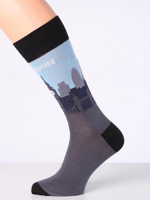 Носки Хлопковые мужские носки с контрастным дизайном резинки, мыска и пятки. По всей длине модели размещен цветной рисунок "Лондон", спереди одноименная надпись.

Состав:
Хлопок 71%, Полиамид 28%, Эла