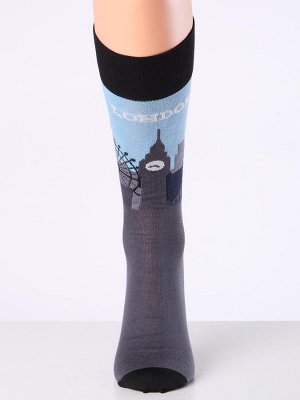 Носки Хлопковые мужские носки с контрастным дизайном резинки, мыска и пятки. По всей длине модели размещен цветной рисунок "Лондон", спереди одноименная надпись.

Состав:
Хлопок 71%, Полиамид 28%, Эла