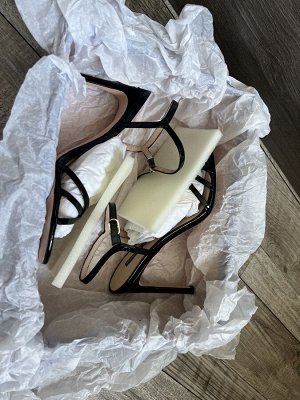 Босоножки Stuart Weitzman