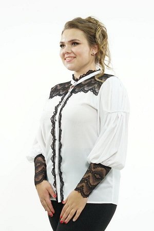 Блузка белая с черным кружевом