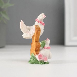 Фигурка полистоун «Голуби в розовом венке», 6x4 см