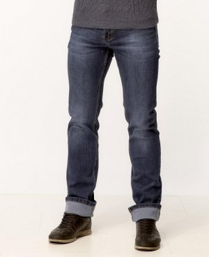 Джинсы Классические пятикарманные джинсы прямого кроя с застежкой на молнию и пуговицу. Изготовлены из качественной джинсовой ткани, правильные лекала - комфортная посадка на фигуре, хорошее качество.