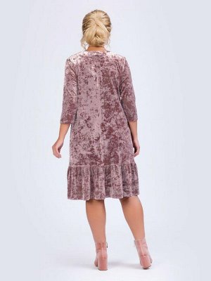 Платье Стильное платье А-образного силуэта, выполнено из бархата пыльно-розового цвета.&nbsp;
- вырез горловины круглый на внутренней бейке
- втачные рукава длиной 3/4
- низ ровный, дополнен притач