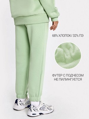 Брюки женские в туманно-зеленом оттенке
