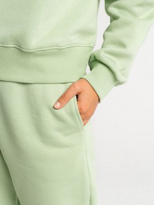 Комплект женский (джемпер, брюки) в зеленом оттенке