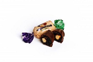 Конфеты шоколадные Чернослив с миндалем коробка 1 кг.