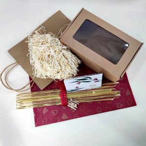 Подарочная коробка в комплекте с декором