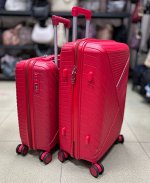 Чемодан из полипропилена красный средний М