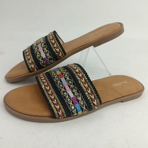 Пантолеты Цвет: черный
Верх: ткань
Стелька: ПУ
Подошва: резина
Рядом с размером, через дробь, указана длина стельки, например:
37/24.0 - у обуви 37 размера длина стельки 24 см.