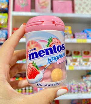 Жевательные конфеты со вкусом персика и клубники с йогуртом Mentos / Ментос Йогурт 120 гр