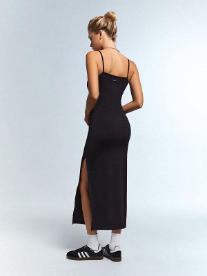 Платье силуэта SLIM в длине maxi c боковым разрезом