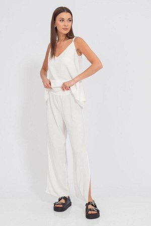 Костюм Костюм Kivviwear 4189419002 молочный 
Состав: ПЭ-100%;
Сезон: Лето
Рост: 170

Костюм, состоящий из брюк палаццо с разрезами по бокам и пояса-резинки, а также джемпера на бретелях, представляет