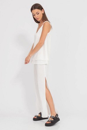 Костюм Костюм Kivviwear 4189419002 молочный 
Состав: ПЭ-100%;
Сезон: Лето
Рост: 170

Костюм, состоящий из брюк палаццо с разрезами по бокам и пояса-резинки, а также джемпера на бретелях, представляет