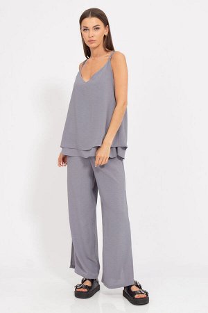 Костюм Костюм Kivviwear 4189419001 серый 
Состав: ПЭ-100%;
Сезон: Лето
Рост: 170

Костюм, состоящий из брюк палаццо с разрезами по бокам и пояса-резинки, а также джемпера на бретелях, представляет со