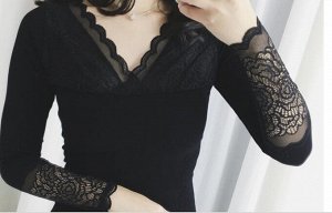 Блуза на тёплой основе черная с ажурными вставками