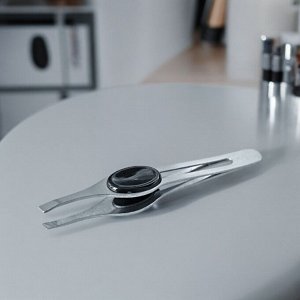 Пинцет косой косметический c большим чёрным силиконовым упором, с профессиональной заточкой, 312