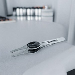 Пинцет косой косметический c большим чёрным силиконовым упором, с профессиональной заточкой, 312