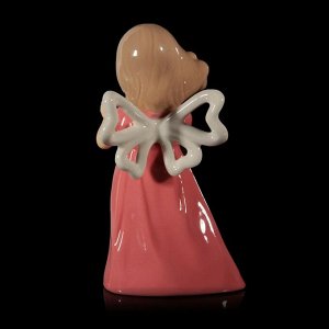 Сувенир керамика "Девочка в коралловом платье с сердечком" 13,5х7,3х6 см