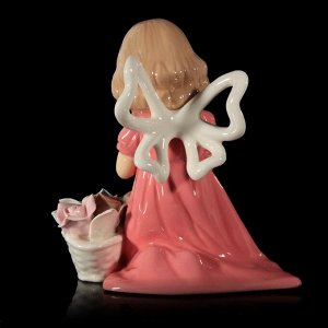 Сувенир керамика "Девочка в коралловом платье с корзиной роз" 14х12,5х6,7 см