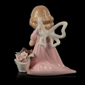 Сувенир керамика "Девочка в розовом платье с корзиной роз" 14х12,5х6,7 см