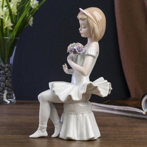 Сувенир керамика "Балерина с цветами после премьеры" 24х14х12 см
