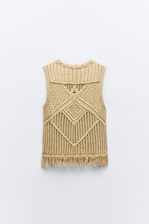 Топ Цвет как на первом фото ТРИКОТАЖНЫЙ ТОП С БАРОШКОЙ И НИТЬЮ ЛАМЕ (STRICKTOP MIT FRANSEN UND LAM?F?DEN) Топ без рукавов с круглым вырезом. Бахрома на подоле. С деталями из ламе-нити. СОСТАВ МАТЕРИАЛ