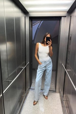 Топ Цвет как на первом фото ТРИКОТАЖНОЕ БОДИ С БЛЕСКАМИ (GLITZERNDER STRICKBODY) Боди без рукавов с круглым вырезом. Вырез на спине круглый. Блестящие детали. Застежка на кнопку в промежности. СОСТАВ 