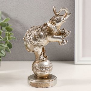 Фигурка полистоун «Слон цирковой на шаре с узорами», серебро, 11.5x7x18.5 см