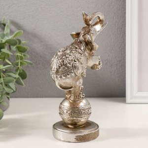 Фигурка полистоун «Слон цирковой на шаре с узорами», серебро, 11.5x7x18.5 см