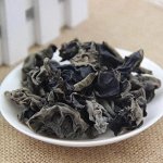 Черные древесные китайские грибы