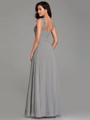Элегантное серое вечернее длинное платье с кружевным топом и шифоновой юбкой
