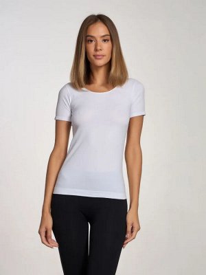 Intimidea T-shirt MC LOUISIANA Футболка с круглым вырезом и коротким рукавом. Практичное, изделие из мягкой микрофибры, повторяет линии тела, не требует глажения.(bianco -белый цвет) пр. Италия