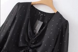 Блуза черная с цветочным принтом