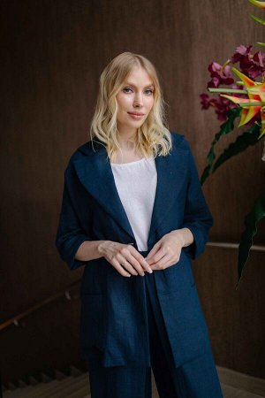 Жакет лён 53%,  вискоза 47%
Женский пиджак из полульна с застежкой на пуговицу выполнен из льна и вискозы в темно-синем цвете, станет оригинальным дополнением Вашего гардероба. Жакет имеет отложной во