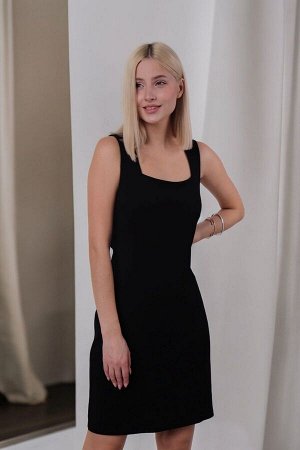Платье с вырезом "каре" чёрное