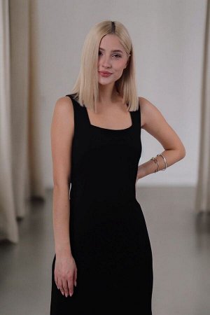 Платье с вырезом "каре" чёрное