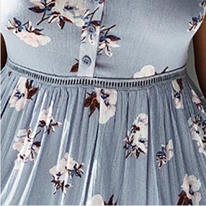 Платье летнее короткое,голубое с цветочным принтом
