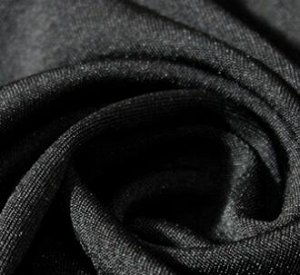 Платье черное с кружевными рукавами