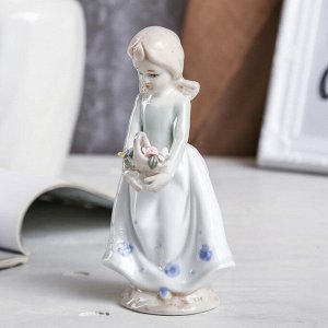 Сувенир керамика "Девочка с корзинкой цветов" 16х8,5х6 см