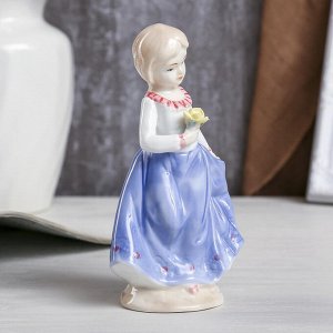 Сувенир керамика "Девочка в платье с голубой юбкой с цветком в руке" 17х9,5х7 см
