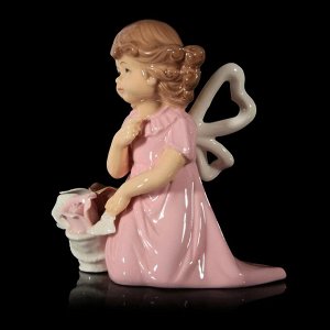 Сувенир керамика "Девочка в розовом платье с корзиной роз на ветру" 13,5х12х7,5 см